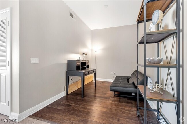 Building Photo - 150 S Las Vegas Blvd Unit 1506 Rental