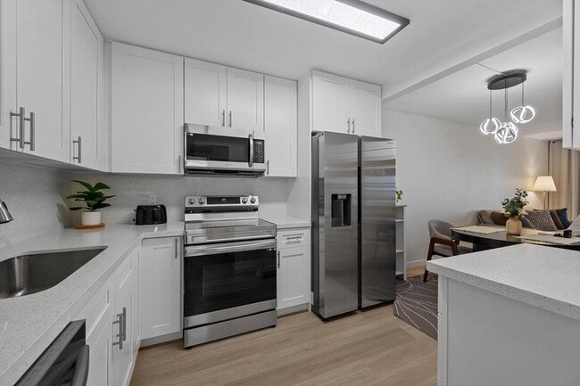 Building Photo - 9273 SW 8th St Unit 416