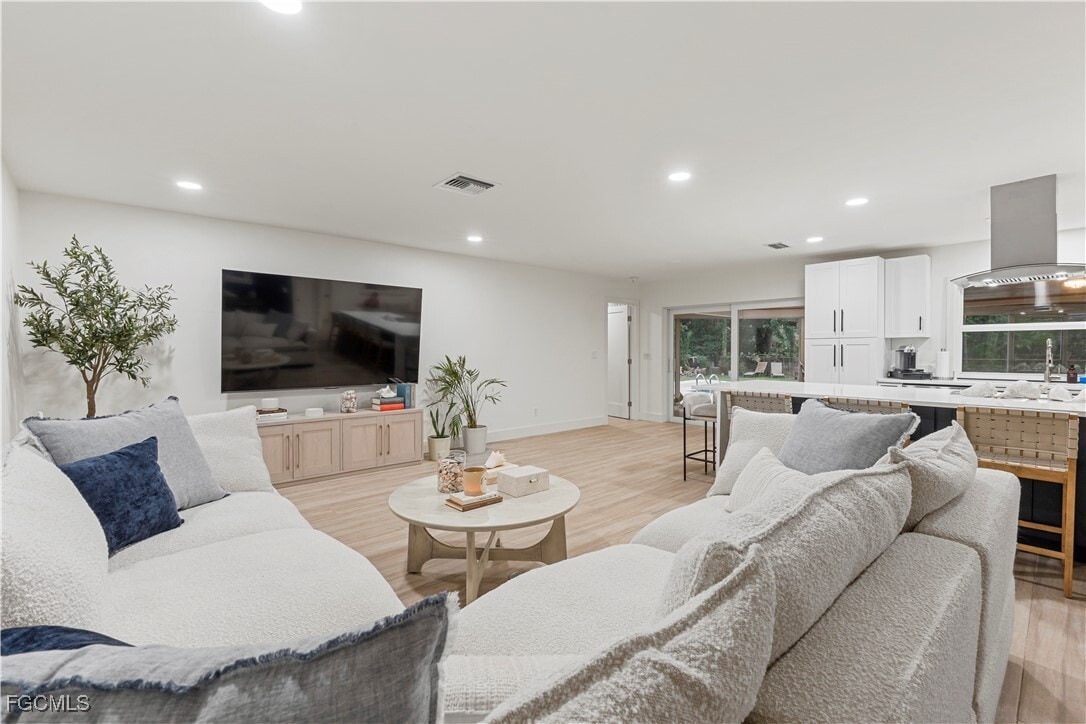 Photo - 2412 La Salle Ave