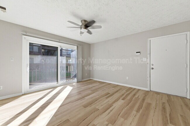 Photo - 302 Wells Ct