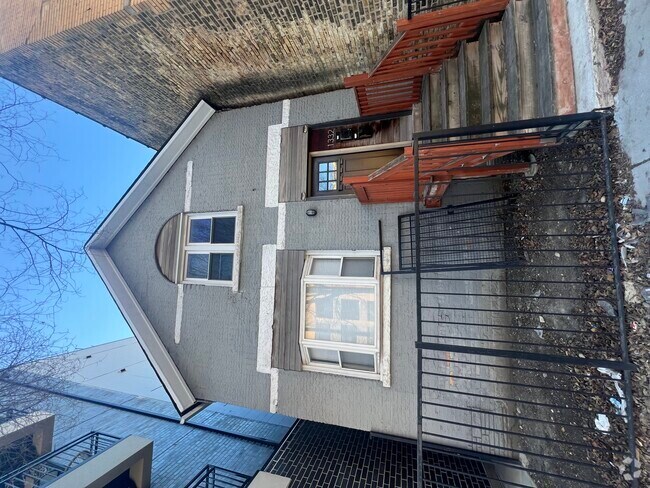 Building Photo - 1332 N Western Ave Unit 1 Rental