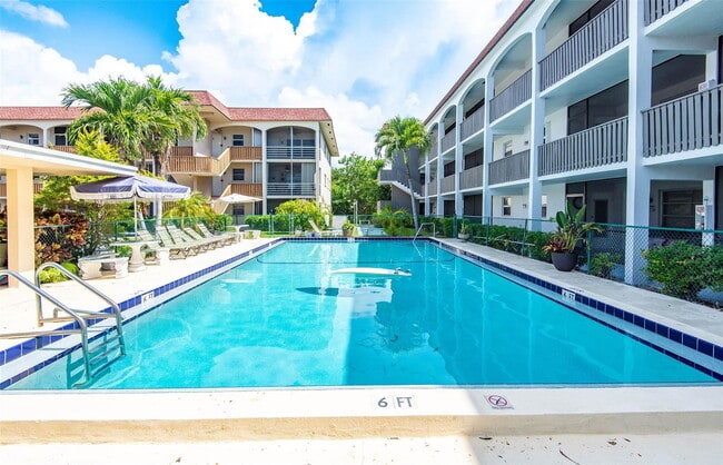 Building Photo - 651 Pine Dr Unit 306