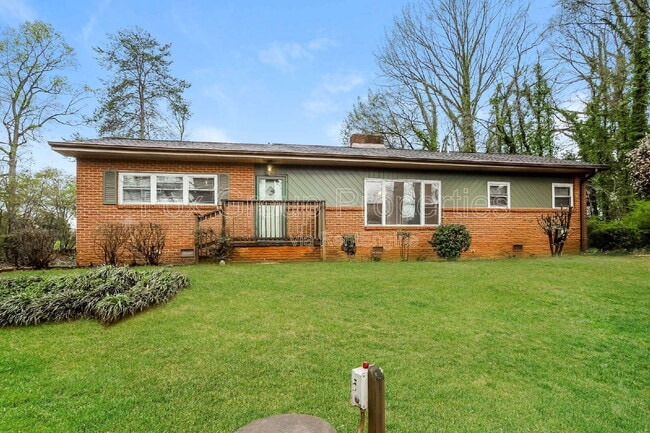 Photo - 1102 Woods Dr