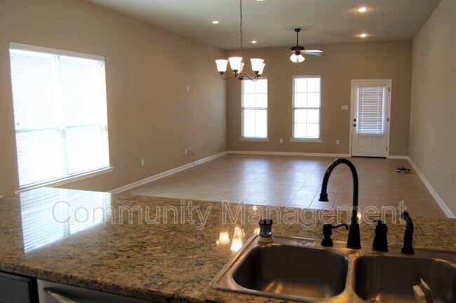 Photo - 828 Northbrook Dr