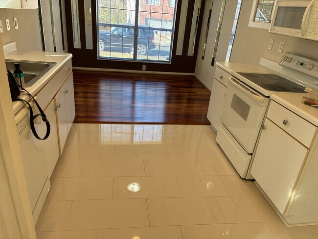 Photo - Room in House on Klondike River Rd