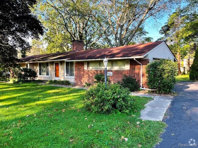 Building Photo - 6660 W Dartmoor Rd Rental