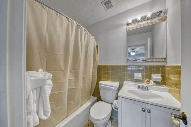Photo - 305 Barracuda Ave