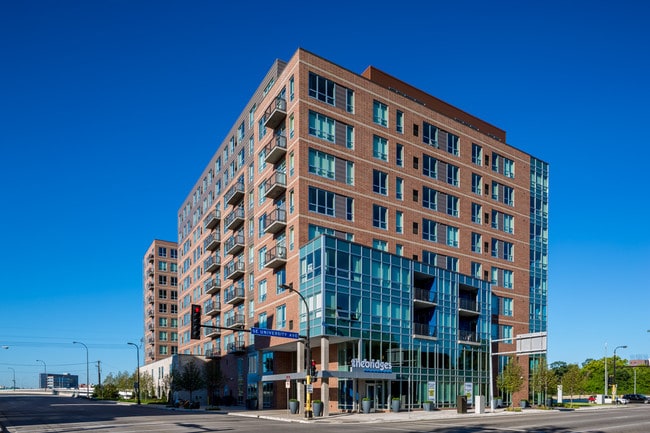 Building Photo - The Bridges Dinkytown Rental