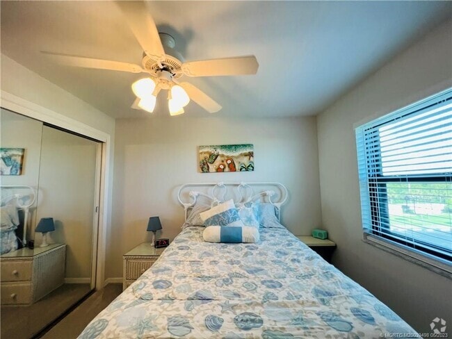 Building Photo - 10044 S Ocean Dr Unit 401 Rental