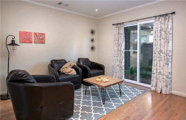 Living room - 909 N Santa Anita Ave Unit Main