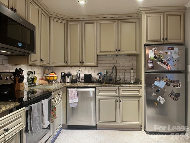 Photo - 544 Manhasset Rd