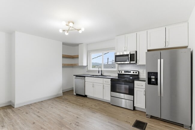 Photo - 944 Murphy Ave