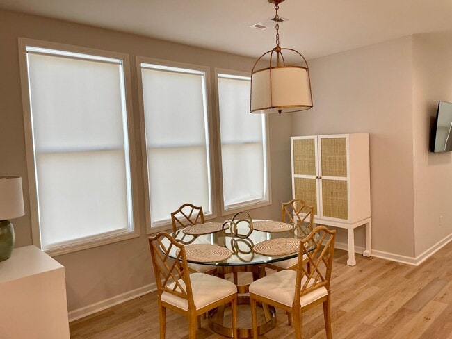 Photo - Great 5 Bedroom in Oxford Commons