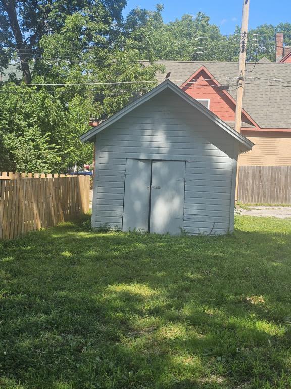 Photo - 325 S Elm St
