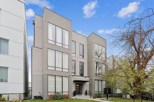 Building Photo - 517 Montana Ave NE