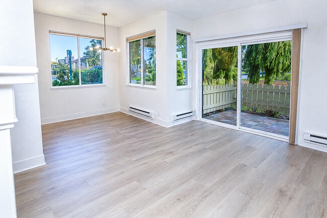 Photo - 151 Shoreline Ct Unit 151