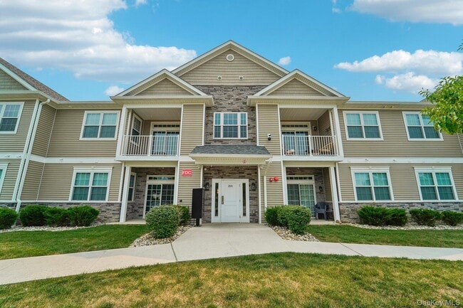 Building Photo - 414 Tower Ridge Cir
