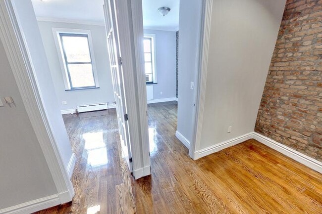 Building Photo - 230 E 32nd St Rental