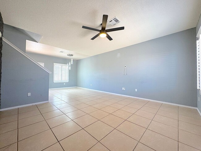 Photo - Gorgeous 5bed/3bath Refrig A/C with 2 Master Bedrooms!