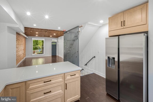 Photo - 325 W Lorraine Ave