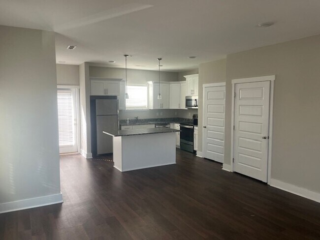 Photo - Stylish Spring Hill Townhome – 2 Suites + ...