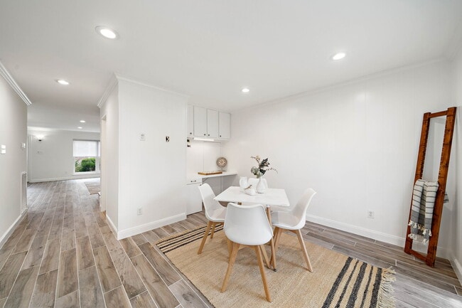 Photo - 6434 Burgoyne Rd