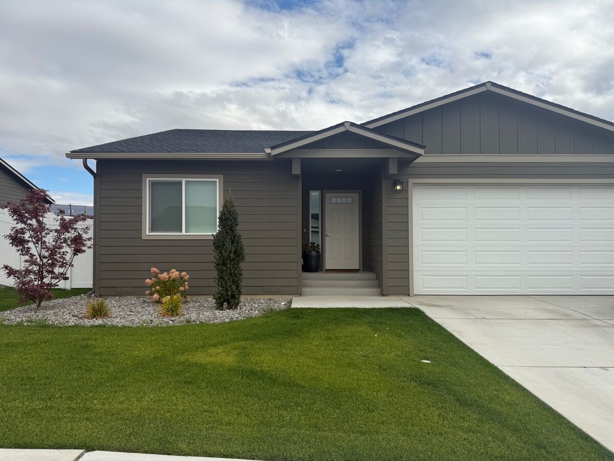 3 Bed, 2 Bath house with fully fenced back... - 3 Bed, 2 Bath house with fully fenced back...