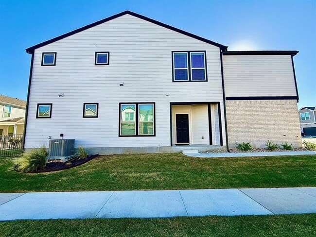 Photo - 2725 Woodall Dr