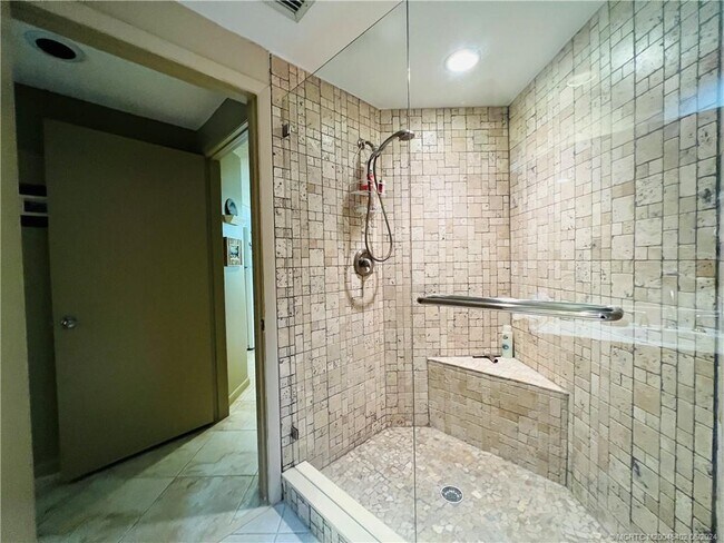 Photo - 221 NE Plantation Rd Unit 215