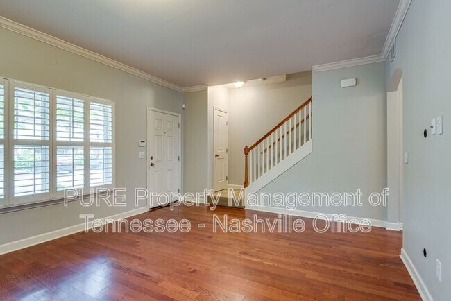 Photo - 553 Rosedale Ave