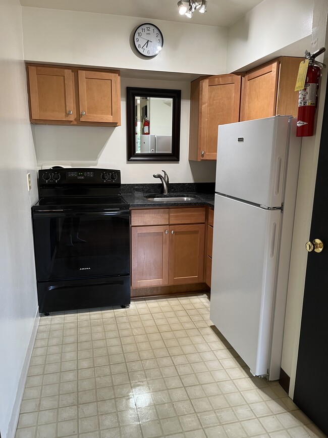 Building Photo - 312 S Poplar St Rental