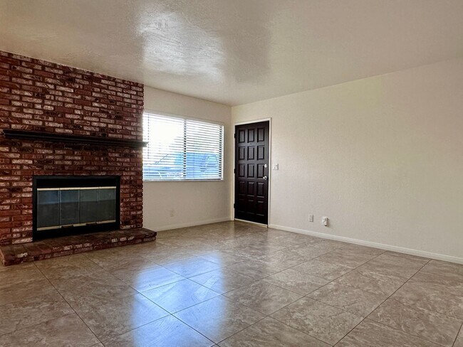 Photo - 913 W Atkins Ave Unit #B