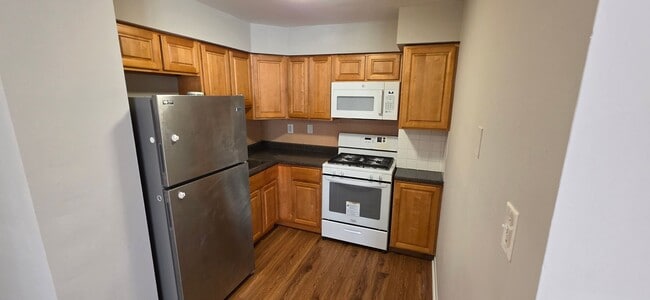 Building Photo - 3921 Lankenau Ave Unit 2F