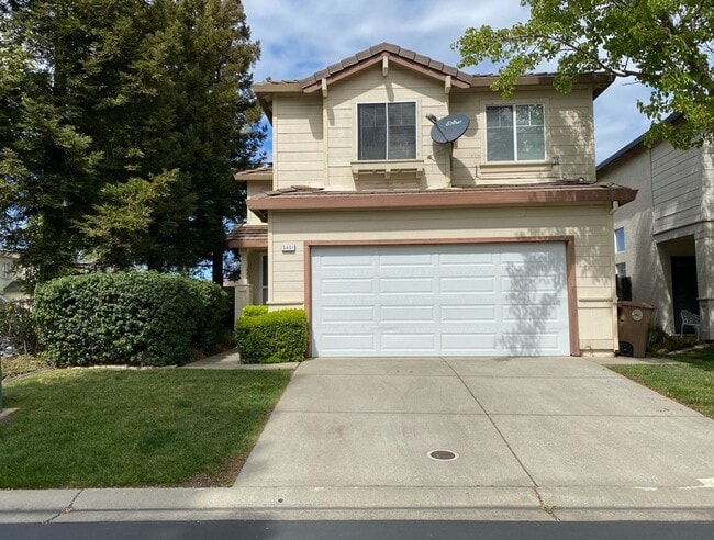 Building Photo - Spacious 3 bedroom, 2.5 bath home in  Gate...
