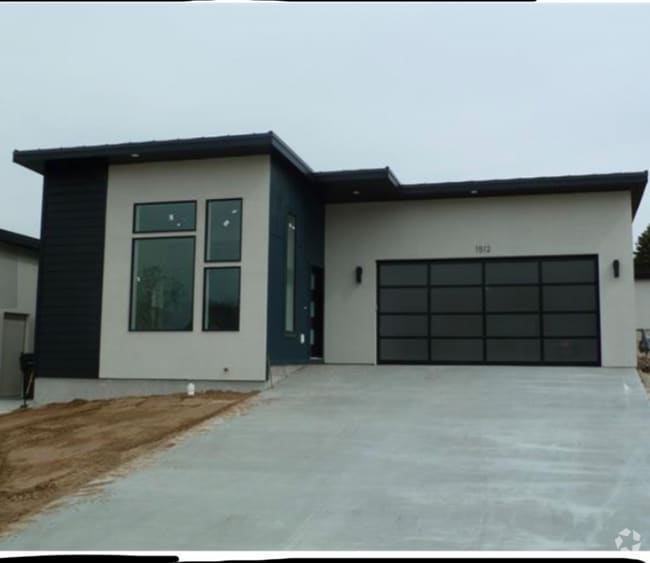 Building Photo - 1512 Surprise Valley Rd Rental