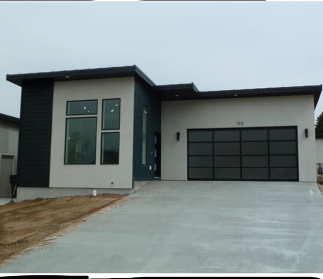 Building Photo - 1512 Surprise Valley Rd Rental