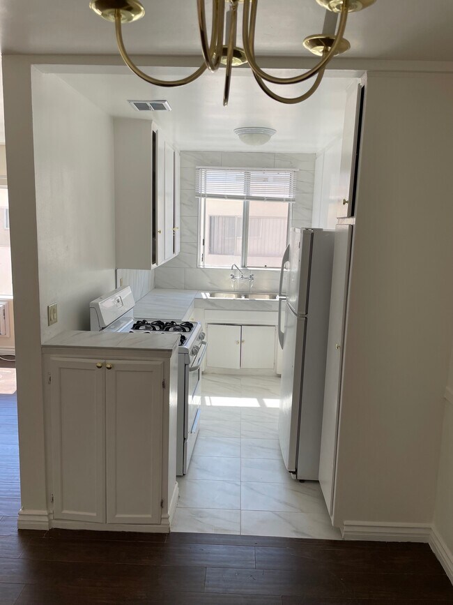 Photo - 827 N Hudson Ave