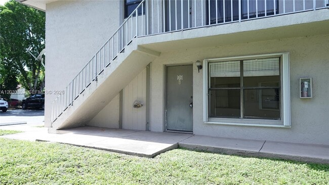 Building Photo - 15326 SW 72nd St Unit 11-14