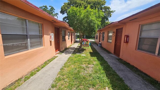 Photo - 860 SW 6th Ct Unit 3