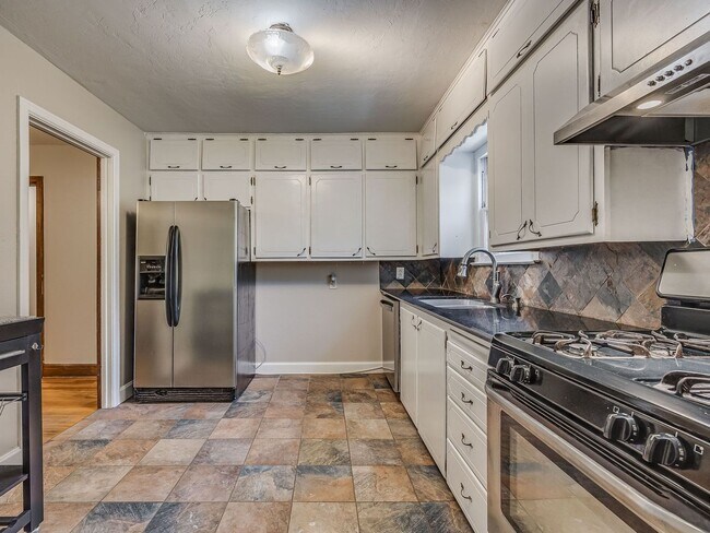 Photo - Super cute 3 bedroom bungalow