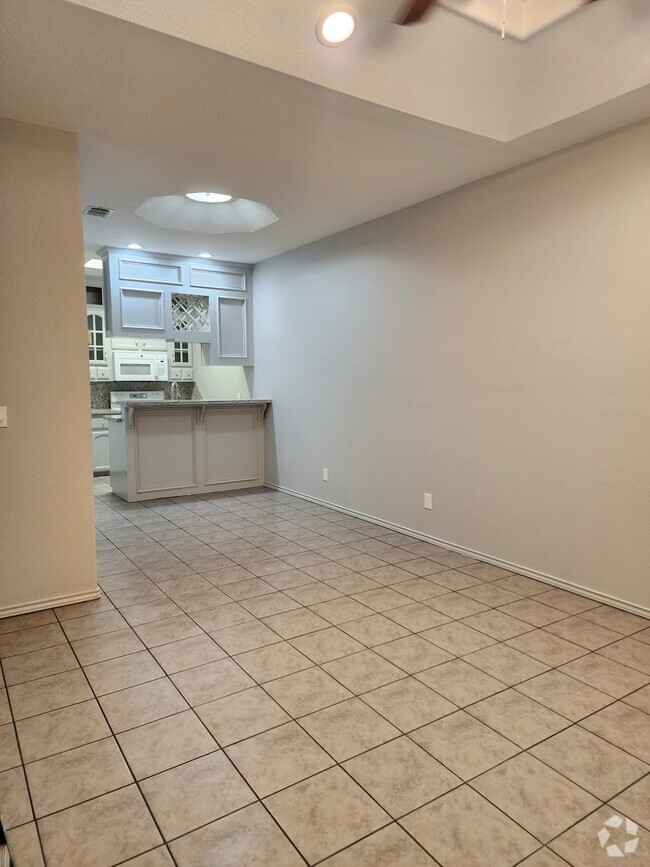 Building Photo - 607 Buena Vista Dr Unit 2B Rental