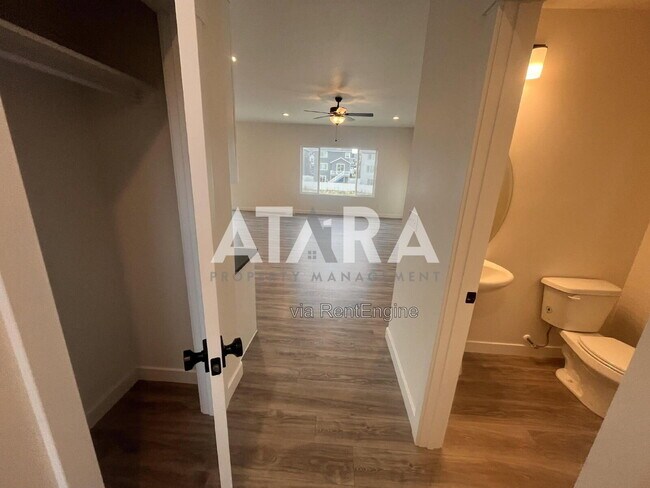 Photo - 4223 E Ctr Pt St