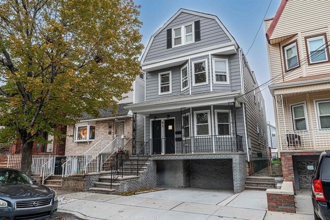 Building Photo - 93 W 11th St Unit 1