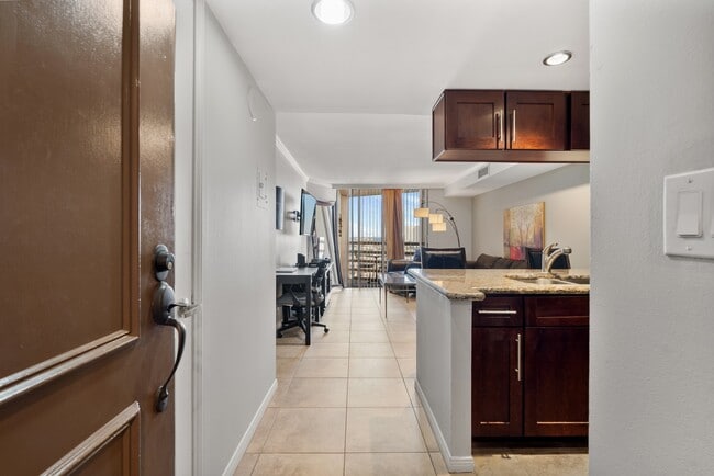 Building Photo - 3525 Sage Rd Unit 1412 Rental