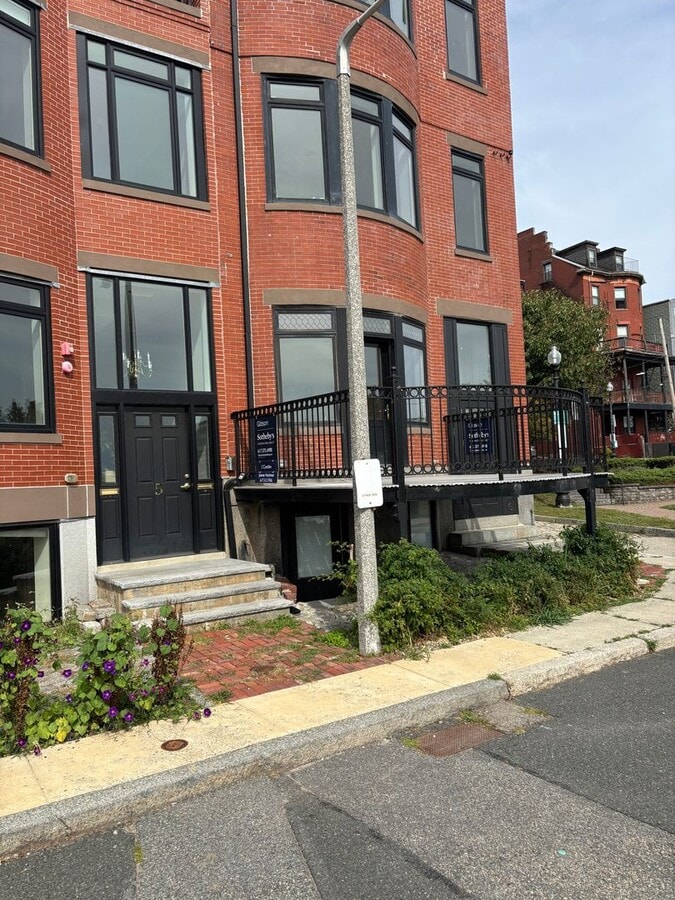 Photo - Jeffries Point Luxury Townhouse w/Spectacu...