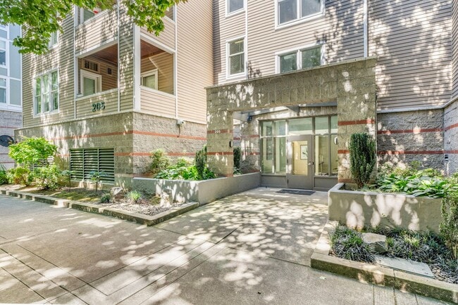 Building Photo - 205 S Montgomery St Unit RPC205-202 Rental