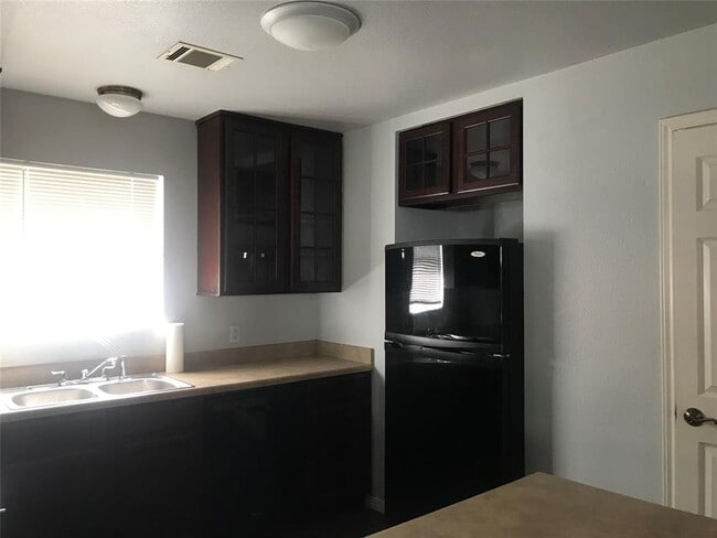 Photo - 1405 Circle Dr