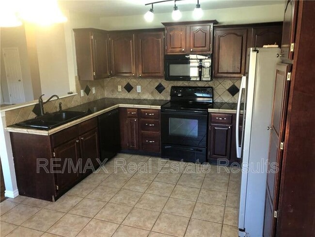 Photo - 1595 Charles St