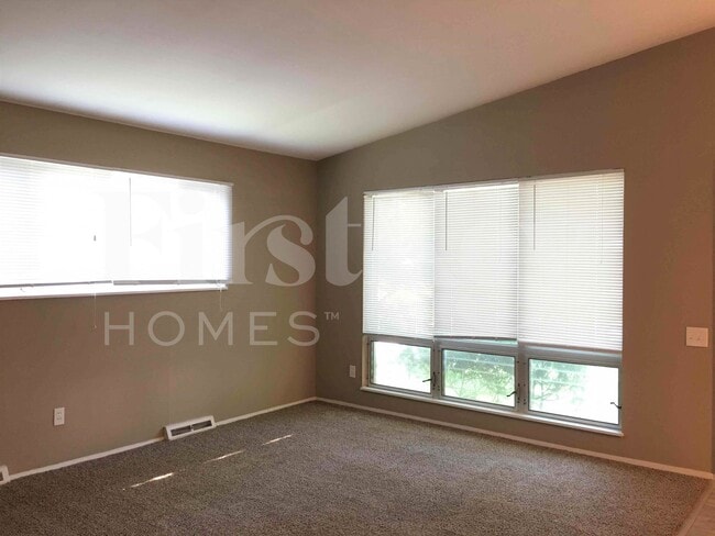 Photo - 2560 Pheasant Dr