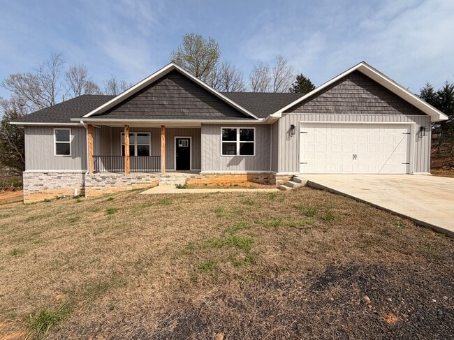 Building Photo - Welcome to your dream home in Russellville, AR!